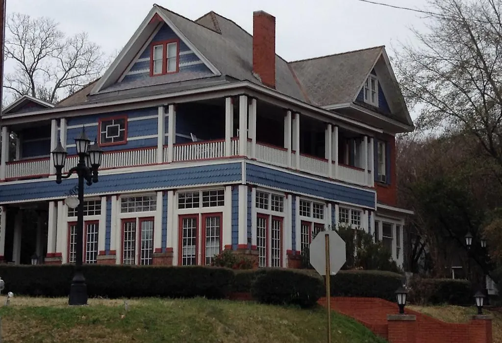 2439 Fairfield "A Bed And Breakfast"-1